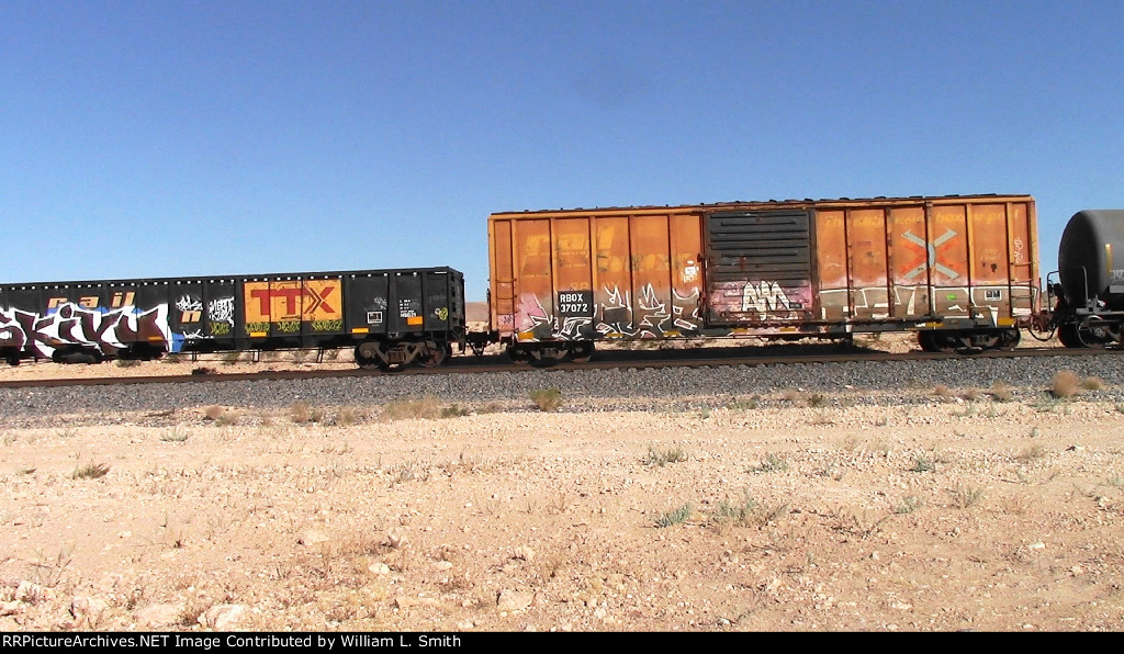 EB Manifest Frt at Erie NV W-Pshr -105